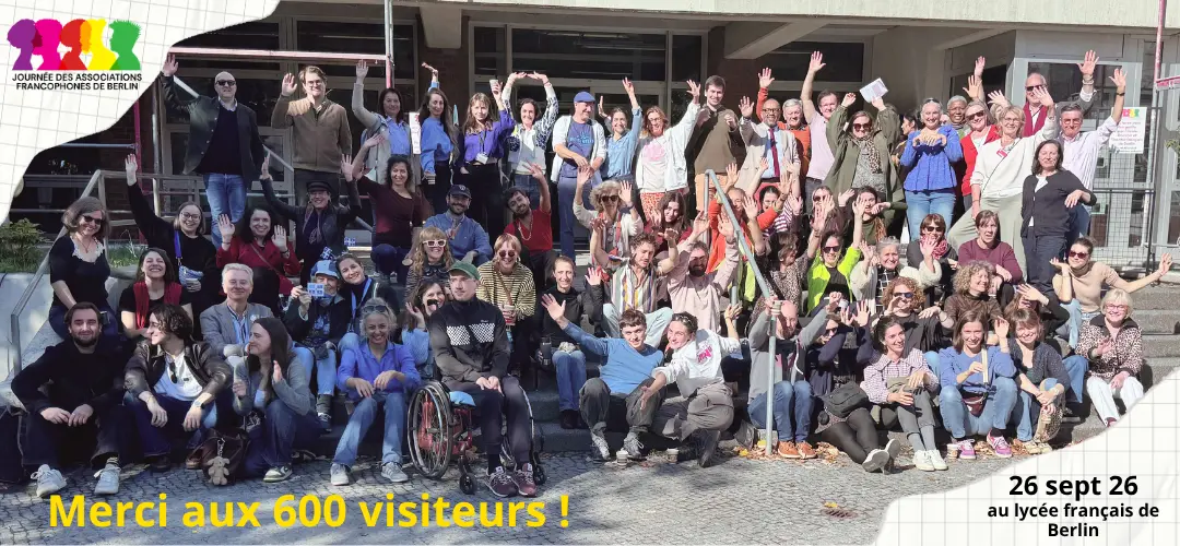 Photo de groupe de la Journée des Associations de Berlin 2026 — merci aux 600 visiteurs
